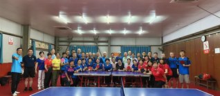 我校离退休乒乓球队勇夺乒乓球团...