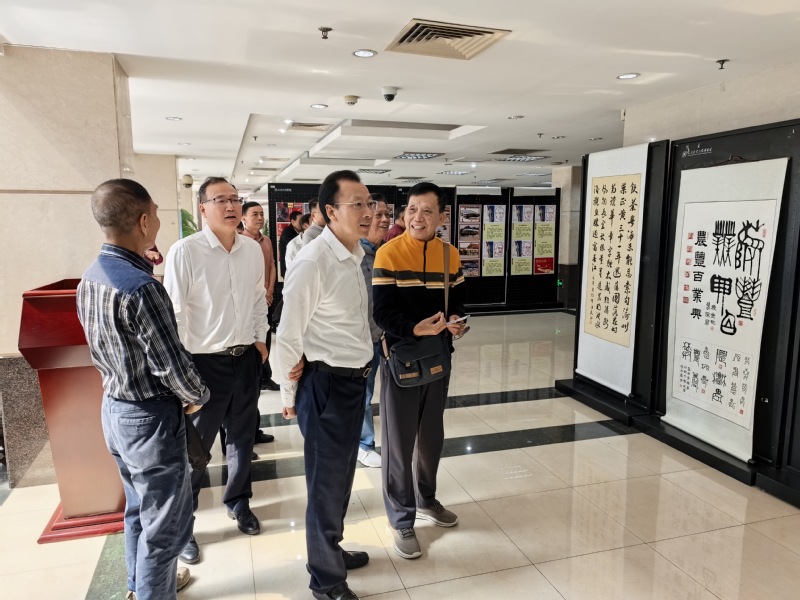 “金蛇银龄·大美华农”:我校离...